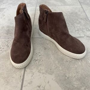 Brand new never worn aerosoles size 7 booties